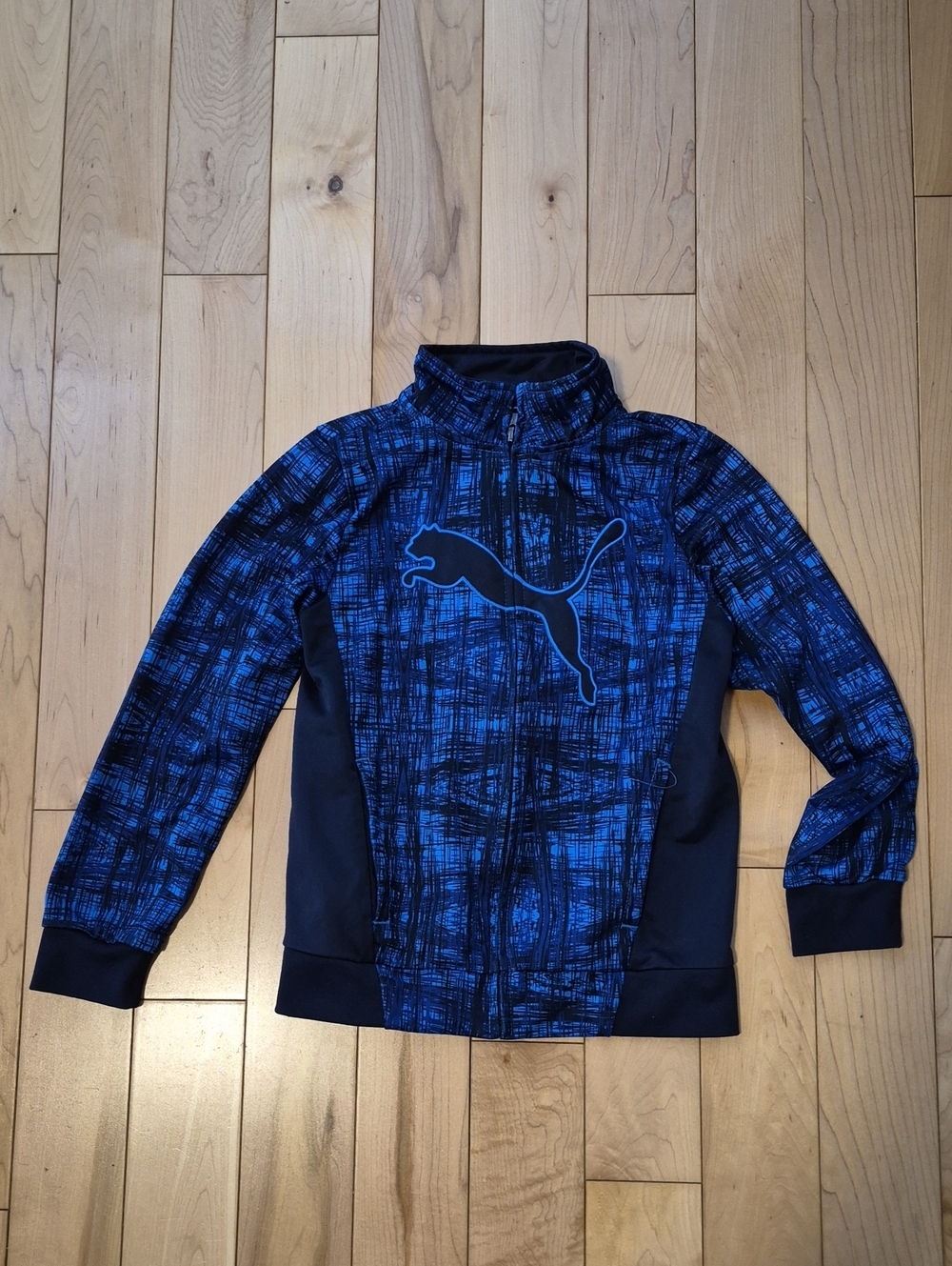 Boys Size 7 Puma Blue and Black Patterned Zip Jacket
